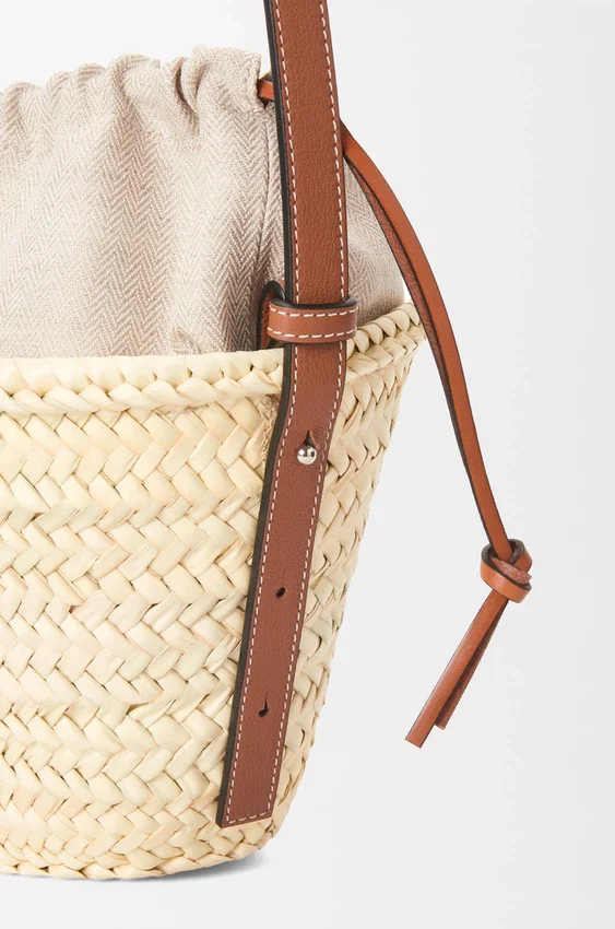 Drawstring Bucket in Palm Leaf and Calfskin Drawstring Bucket in Palm Leaf and Calfskin