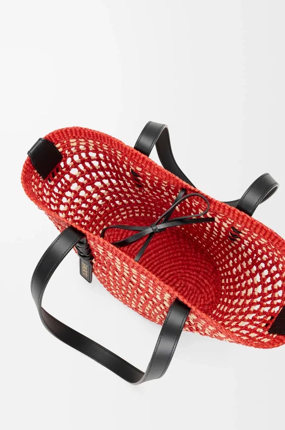 Small Braid Basket in Iraca Palm and Calfskin Small Braid Basket in Iraca Palm and Calfskin